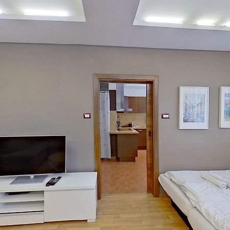 2Br Apt With Free Garage Parking, Close To The Historic Centre Bratislava Exterior foto
