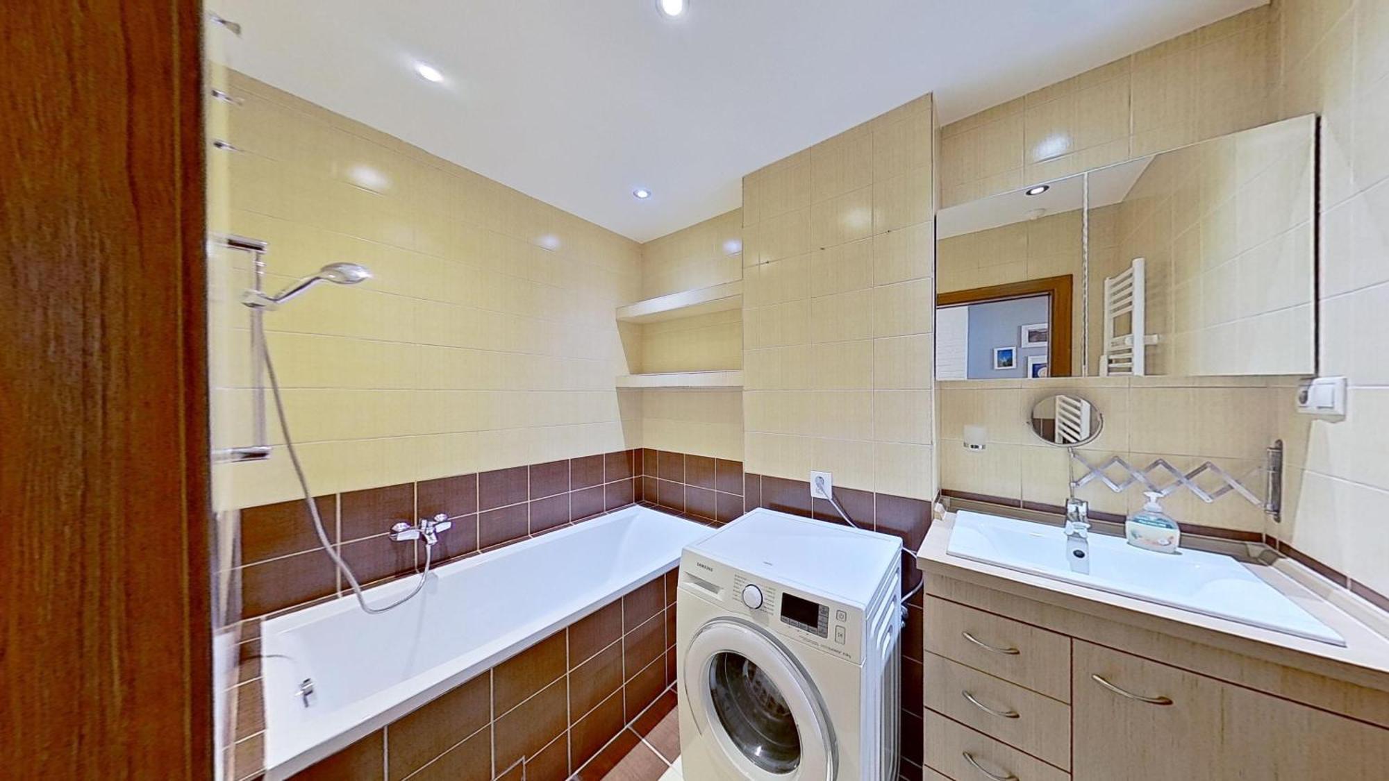 2Br Apt With Free Garage Parking, Close To The Historic Centre Bratislava Exterior foto