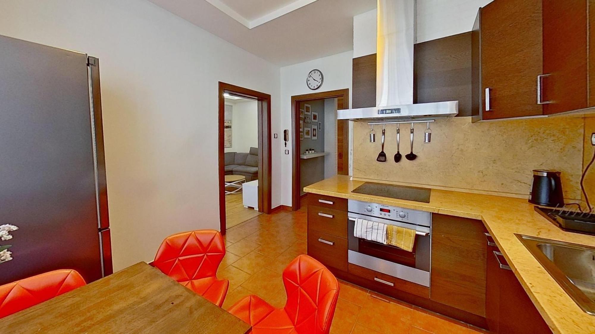 2Br Apt With Free Garage Parking, Close To The Historic Centre Bratislava Exterior foto